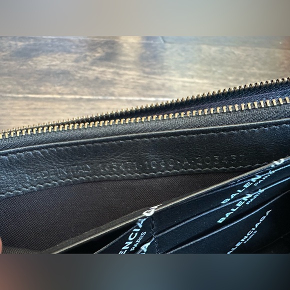 Balenciaga black logo print folding leather wallet - Picture 12 of 12